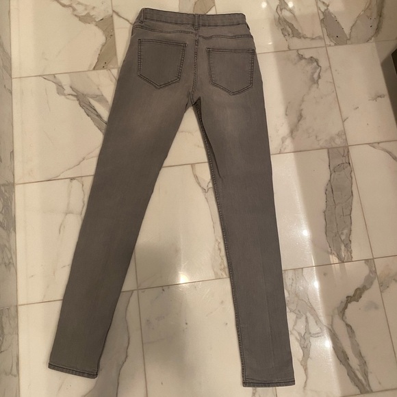 H&M Grey Mid Rise Jean​​ - Picture 5 of 5